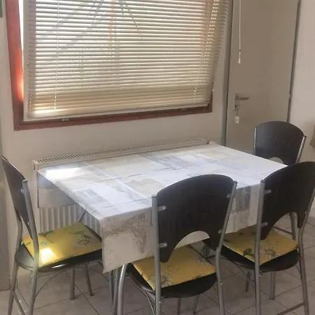 One-bedroom In דירה